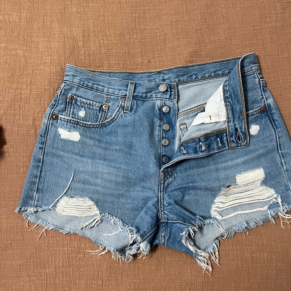Levi’s Button Fly Shorts - Picture 3 of 3